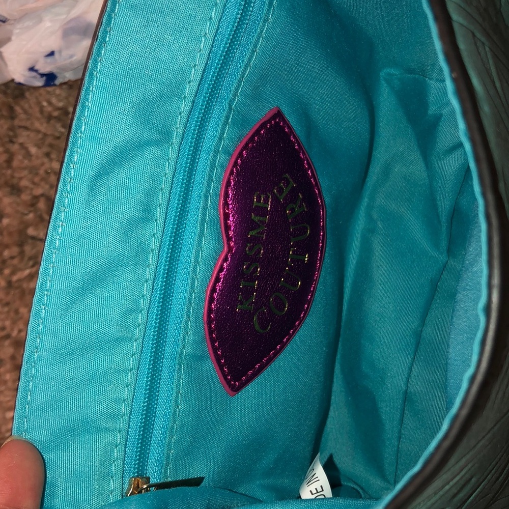 Kiss Me Couture crossbody purse - Picture 5 of 7